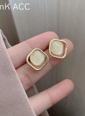 气质耳钉冷淡风高级2024爆款复古独特耳环小众轻奢秋冬耳饰女纯银
