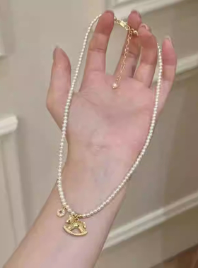 秋冬爆款金色招财小马铜钱珠珠锁骨链女气质优雅甜美百搭时尚项链