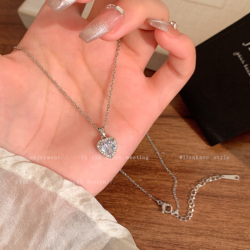 爱心钛钢项链轻奢小众高级感颈链2025新款简约百搭设计感锁骨链女