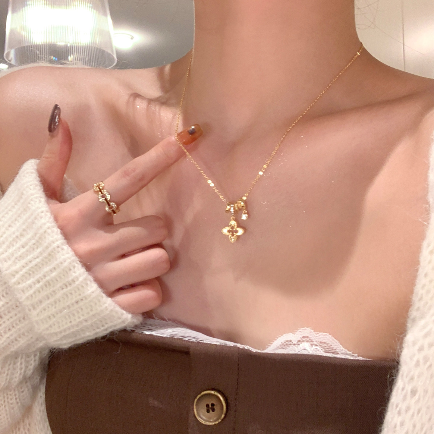 金色闪锆镂空四叶草吊坠项链女轻奢小众高级感配饰长款配裙子颈链