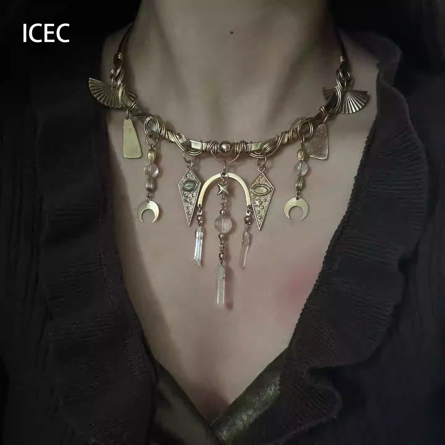 复古金色几何月亮流苏项链中古时尚个性独特小众感choker锁骨链