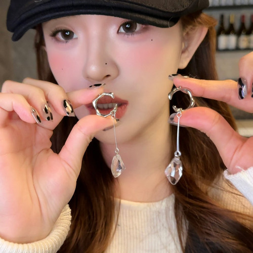 法式水滴长款水钻耳骨夹女2026新款爆款无耳洞耳夹高级感气质耳饰