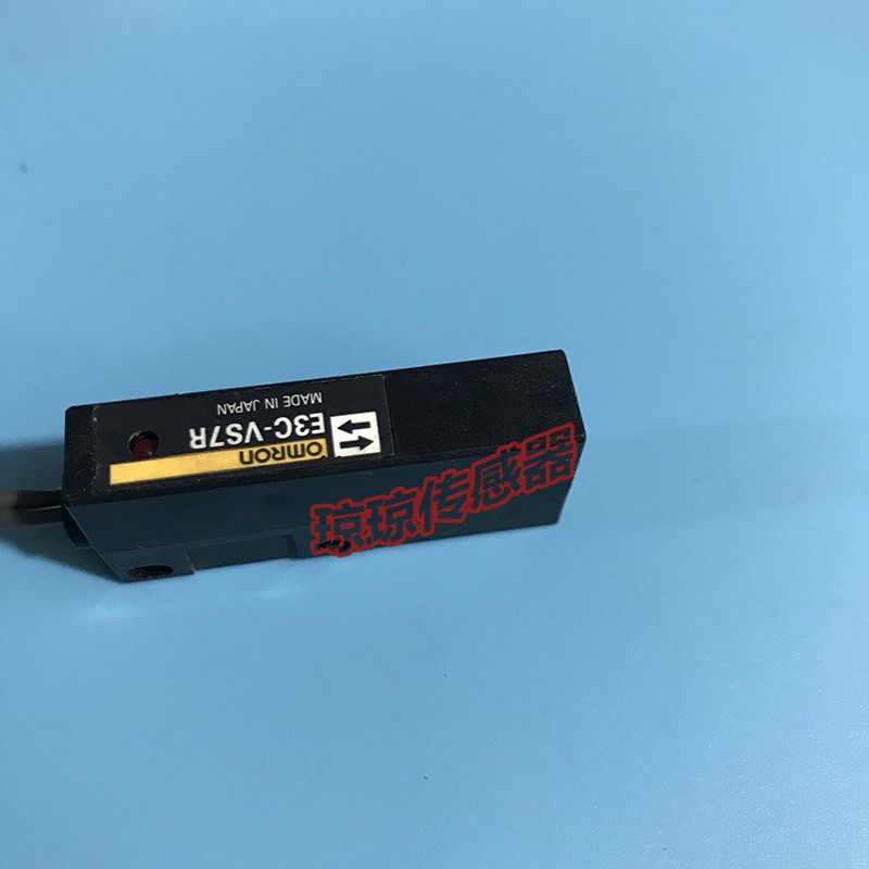 OMRONE3C-VS7R E3C-VM35R反射光电开关传感器E3C-VS3R