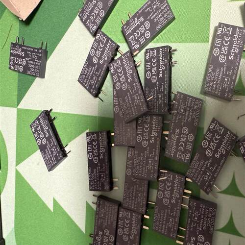 现货施耐德SSL1D03BD固态继电器24VDC SSLZVA1进口薄片式继电器