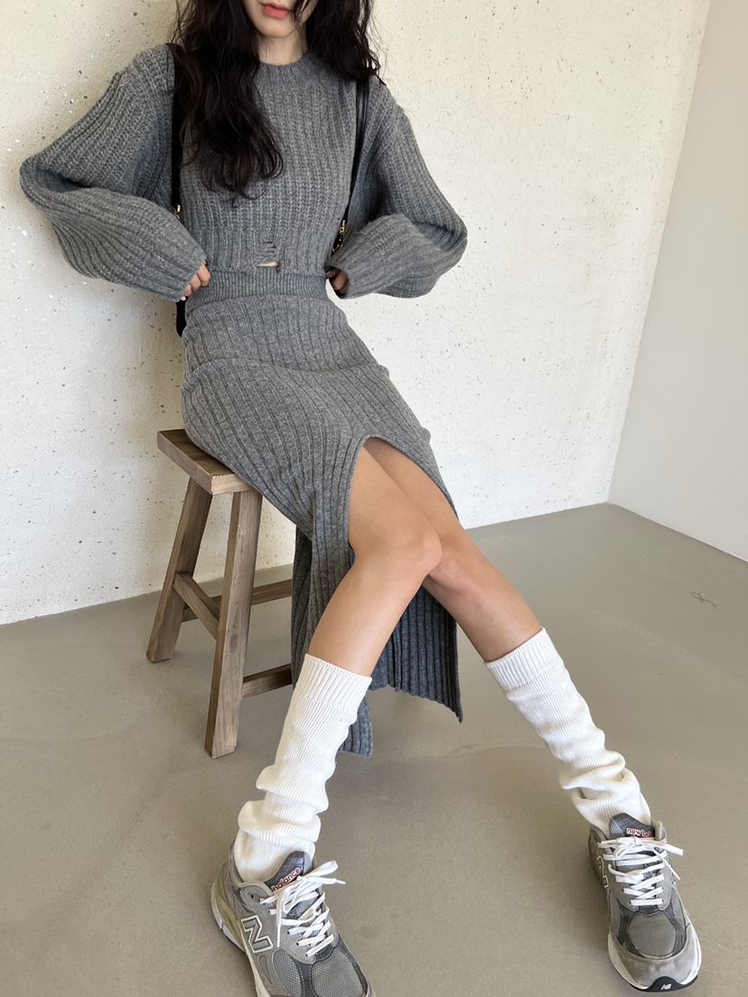 破洞宽松短款针织衫开叉半身裙