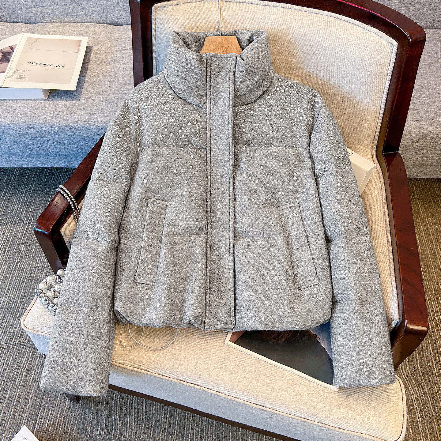 灰色立领烫钻小香风面包羽绒服女短款2025冬装新款小个子加厚外套,女装/女士精品,羽绒服,淘宝优惠券,粉丝福利购,淘宝优惠卷