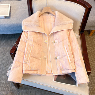 粉色新中式轻国风羊羔毛翻领羽绒服女短款2025冬装贵气绝美厚外套