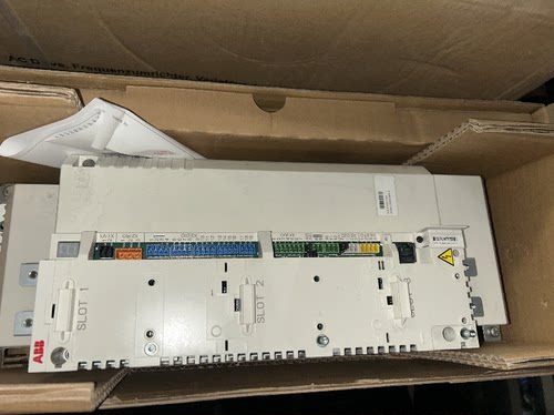 ACSM1-04AM-040A-4 ABB变频器 二手货 这是全新带原包装的议价