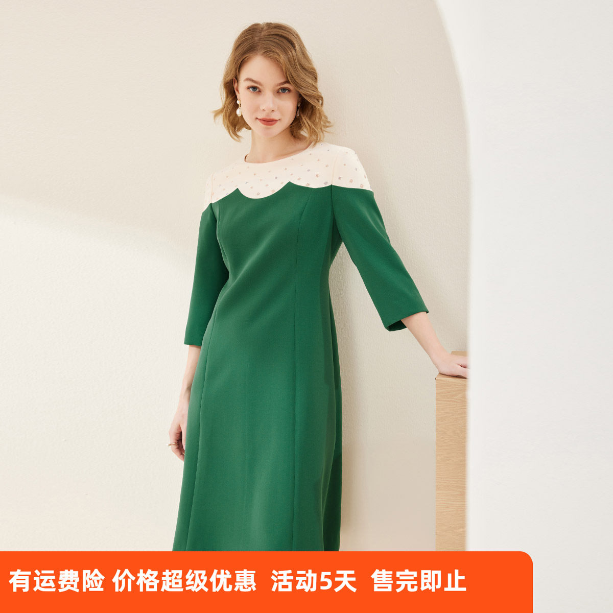 斯尔丽瑟俪商场同款2022年秋上新时尚通勤撞色拼接圆领礼服连衣裙