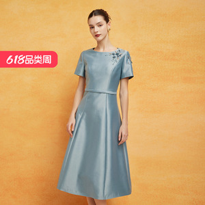 斯尔丽2024新款法式优雅丝毛小礼服收腰放摆显高显瘦浪漫连衣裙