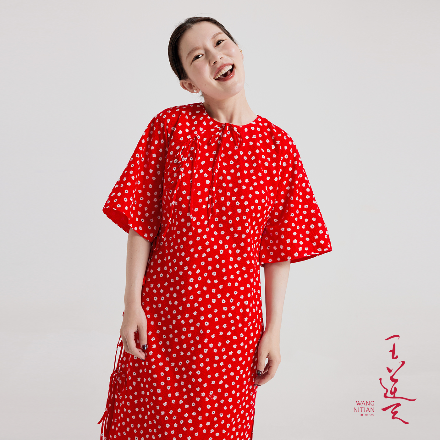 王逆天日常度假倒大袖红色系绳