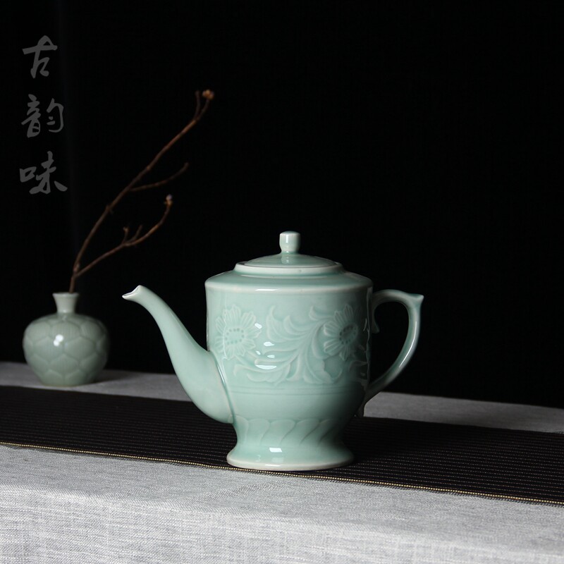 龙泉青瓷国营老厂瓷器文革龙泉窑柴烧 陶瓷菊纹凉茶壶 夏侯文作品