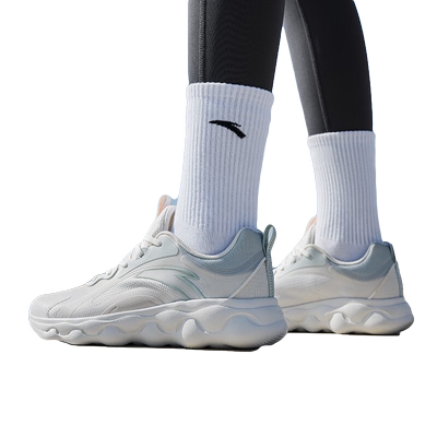 安踏女鞋绵绵弹跑步鞋女