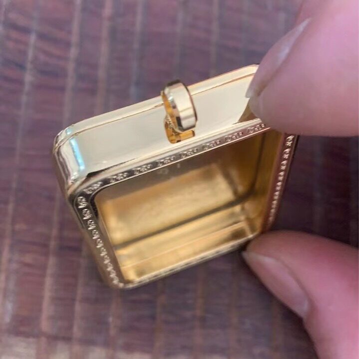 经典唐卡嘎乌盒吊坠金色银色噶乌盒大窗空心小唐卡盒空托挂项链坠
