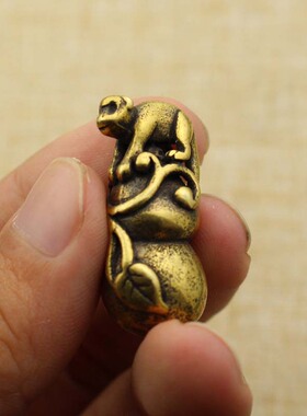 纯黄铜复古法手工匠作旧典藏国风艺术摆件寿猴子葫芦小挂件钥匙扣
