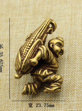 纯黄铜复古法手工匠作旧典藏国风艺术摆件娃扛玉米文玩小挂件吊坠