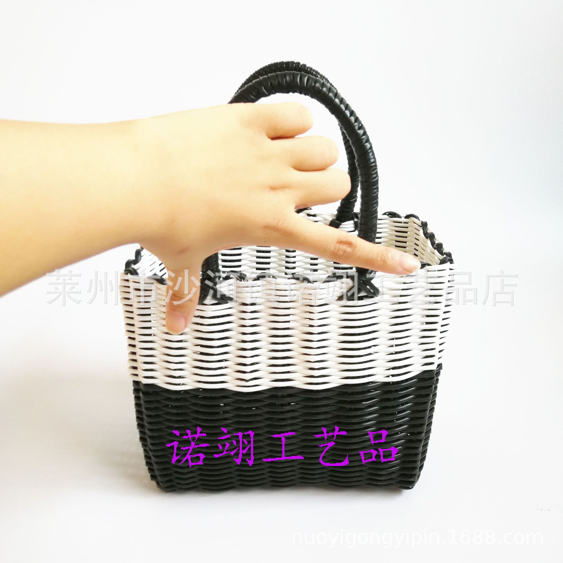 莱州塑料手编小号方型洗澡篮