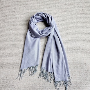 妞妞家秋冬新品女士TH简约经典纯色百搭桑蚕丝羊绒宽版围巾8700