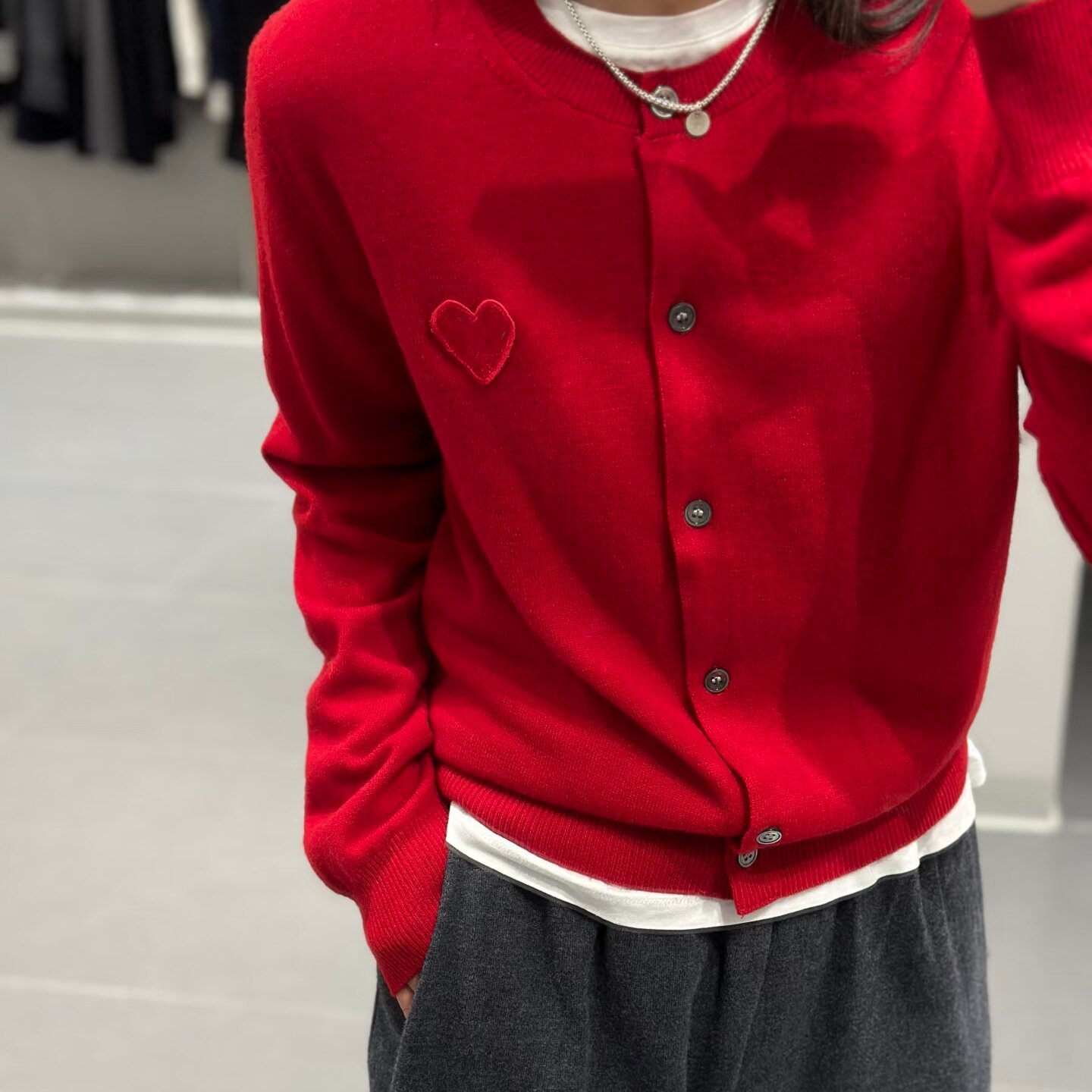 妞妞家春季新品女士简约百搭羊毛圆领爱心图案针织开衫外套8705