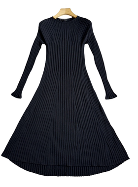 妞妞家春季新品女士简约随性TH美利奴羊毛圆领长款针织连衣裙8669