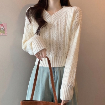 可爱短款毛衣女秋季新款宽松高腰针织打底衫小众设计感小个子上衣