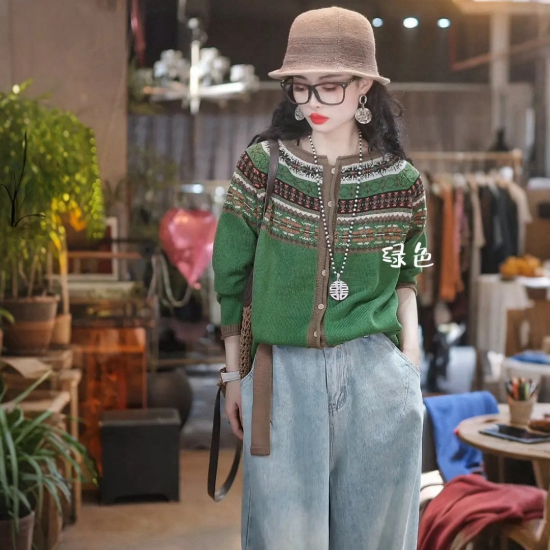 圆领刺绣民族风针织开衫