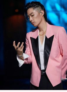 春秋时尚演出发型师走秀艺考直播年会酒会男浅粉色短西服定制9099