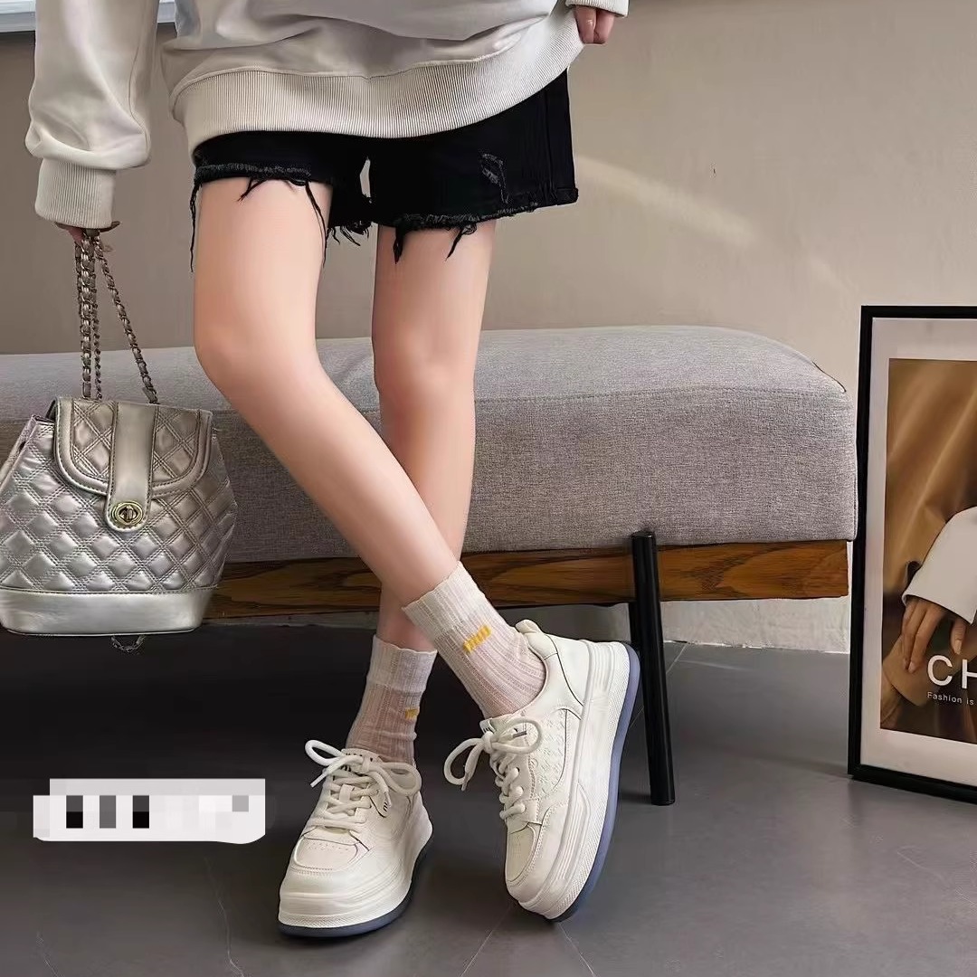 5720女士板鞋2025专柜秋季新款轻便柔软防滑韩版舒适百搭