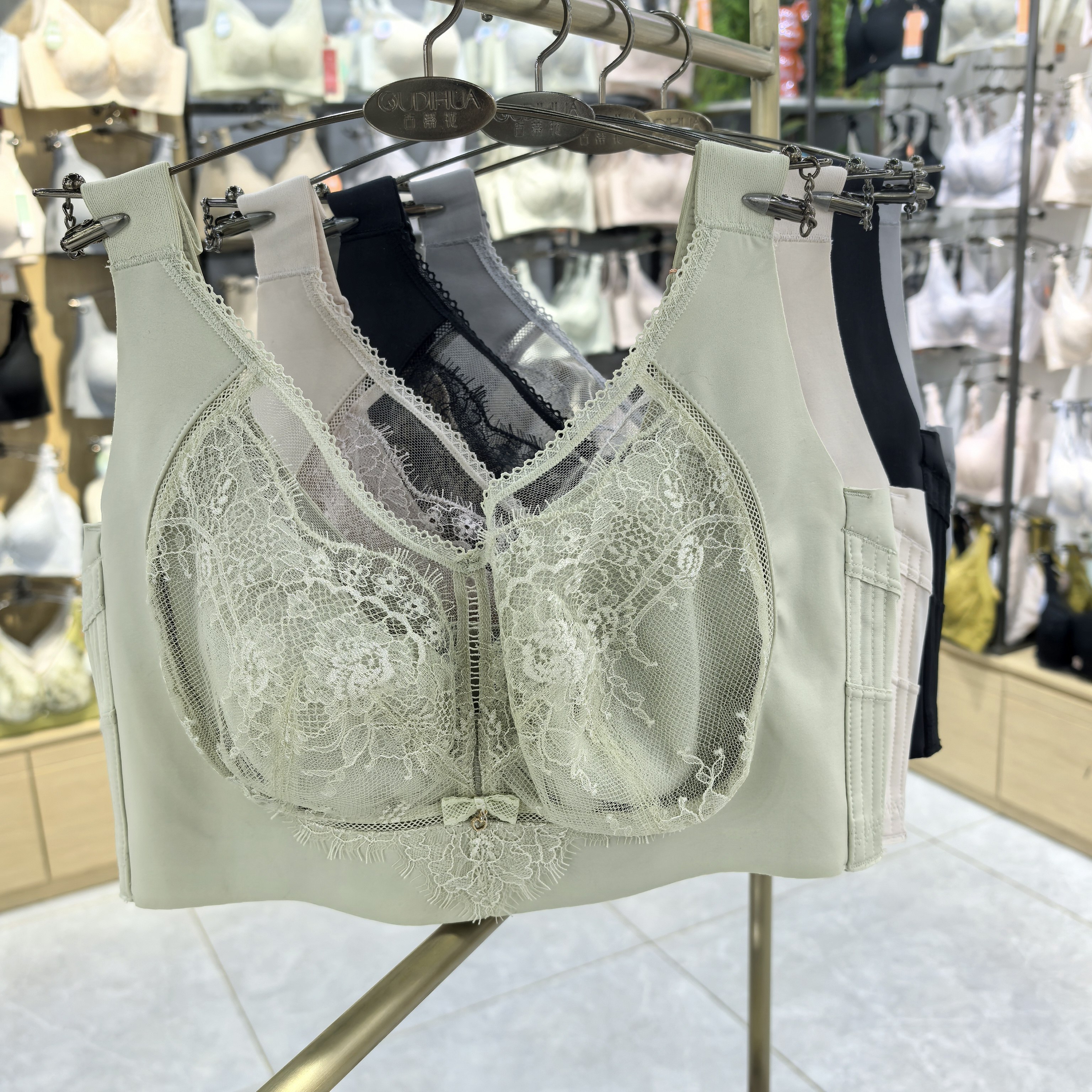 大胸显小显瘦软钢圈内衣女收副乳上托大包裹防滑文胸性感蕾丝胸罩