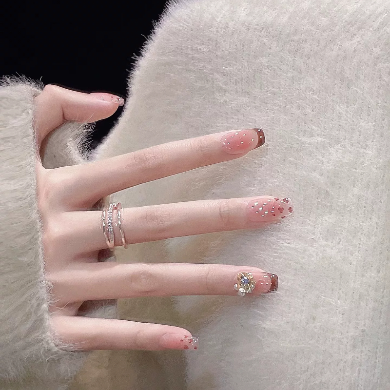 秋冬穿戴甲温柔显白新娘约会甜欲风裸粉爱心美甲贴片