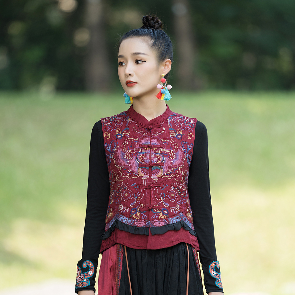 秋季民族风重工绣花盘扣改良中式短款马甲女修身外套坎肩马夹开衫