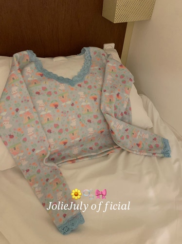 JolieJuly韩国正品 加绒小兔蕾丝V领打底