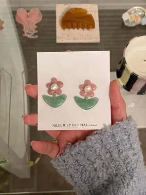 JolieJuly韩国代购 亚克力拼色花朵少女感耳钉