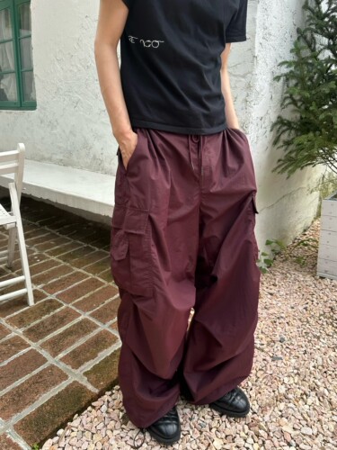 RevKo  枣红多口袋涂层打褶廓形尼龙伞兵裤工装裤轴绳