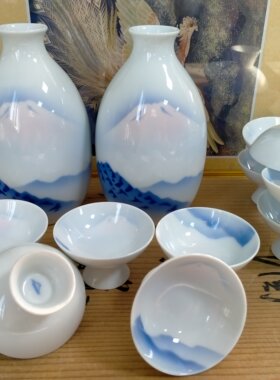 日本深川制酒具，富士山画片，两壶十杯，少见大套组。