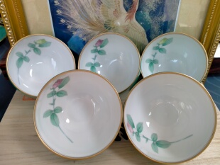 日本回流瓷器，香兰社稀有画片口沿描金，外绿釉内绘五色玫瑰花。