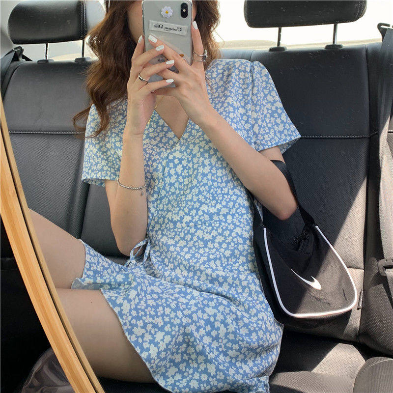 V-neck floral dress women's spring 2021 new Korean retro gentle wind waist thin lace up skirt