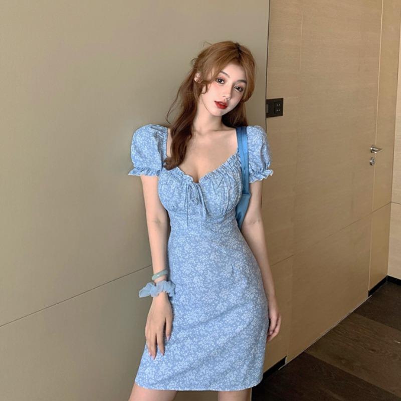 2021 popular dress French small crowd net red heart machine exposed clavicle square collar Platycodon grandiflorum skirt waist broken flower dress female