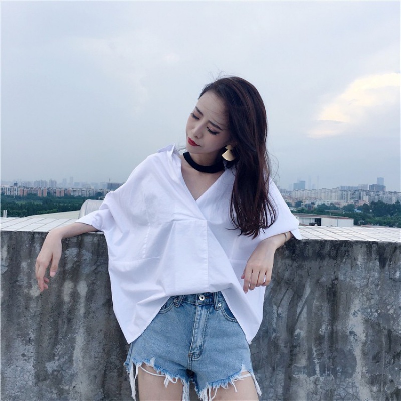 Spring and summer Korean shirt women's versatile loose cotton BF top half sleeve White V-Neck student's graduation season shirt