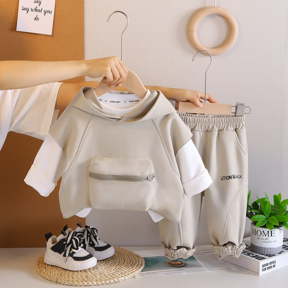 一周3岁男童春装套装2026新款宝宝2连帽马甲4三件套儿童5秋款衣服