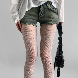 千禧辣妹的春日战袍短款露脐上衣 + 高腰热裤 + 烫钻网袜Y2K丝袜