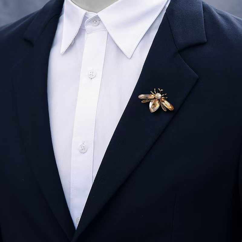 欧美时尚新款蜜蜂胸针男简约胸花复古徽章装饰西装领花衬衫领针女