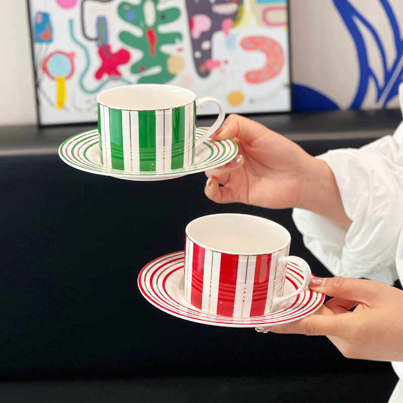 竖条纹陶瓷杯咖啡杯碟礼盒马克杯送礼生日礼物家用套装情侣对杯