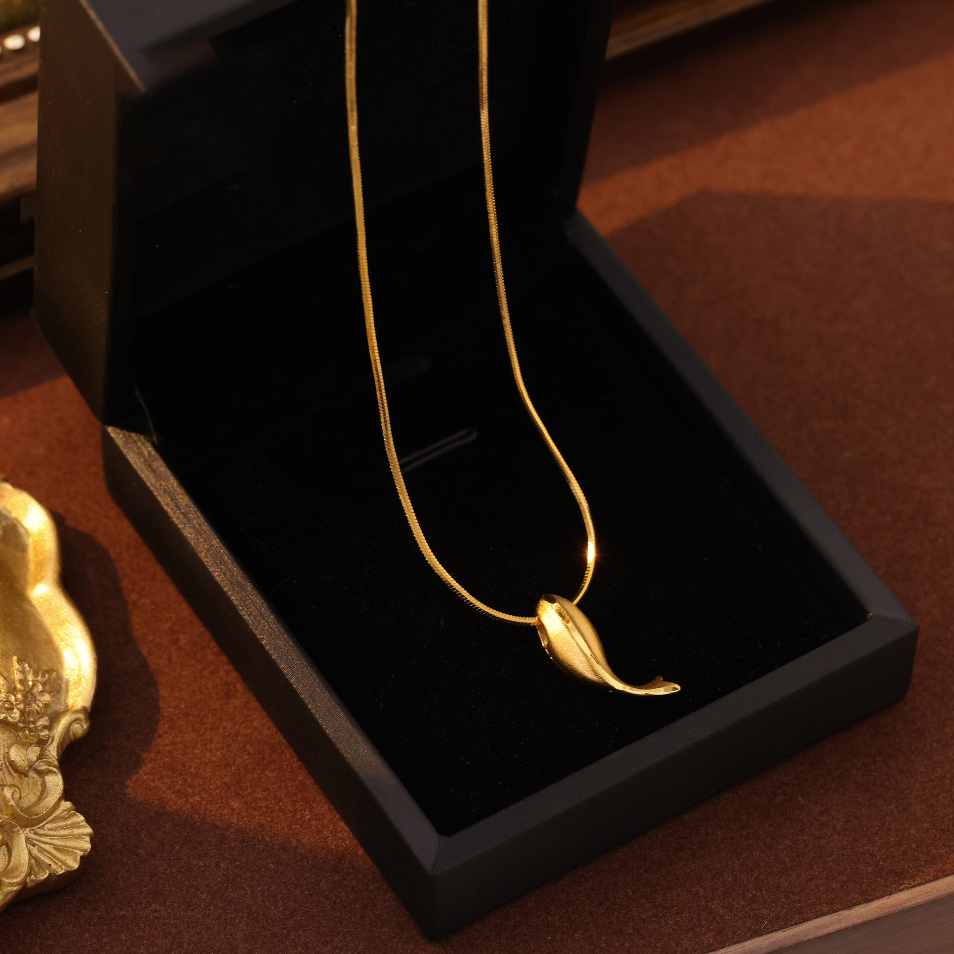 鱼你在一起~质感小海豚项链女18k包金小金鱼轻奢气质设计级感潮流