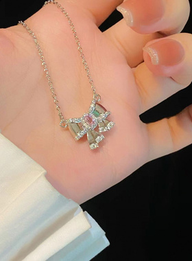 粉钻蝴蝶结吊坠女小香风在逃公主