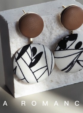 JaR 新款棕色系皮质布面花纹法式复古耳环简约气质港风百搭耳饰