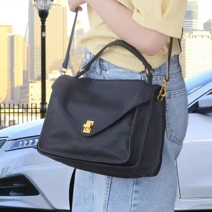 2025复古女包真皮邮差包手提单肩斜挎包公文包大容量信封通勤质感