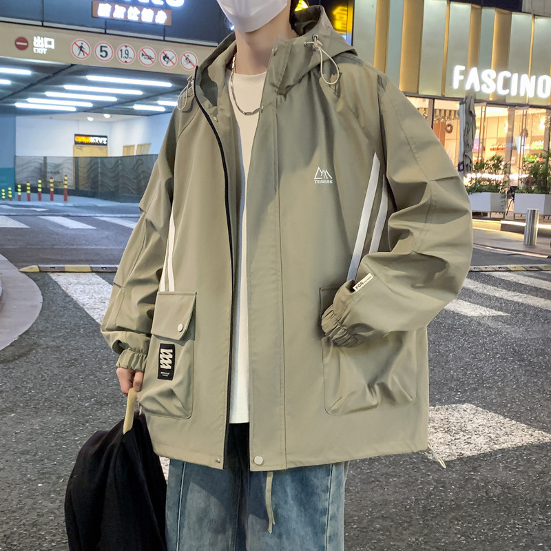 春秋季新款外套男孩13初中学生帅气冲锋衣15岁青少年大童运动夹克