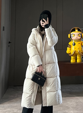 全方位呵护 行走大暖被 90鹅绒厚实抗寒过膝中长款连帽防风羽绒服