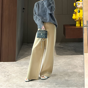 羊毛混纺腰部细节设计直筒微阔毛呢裤 柔软温润 款 老客bi入